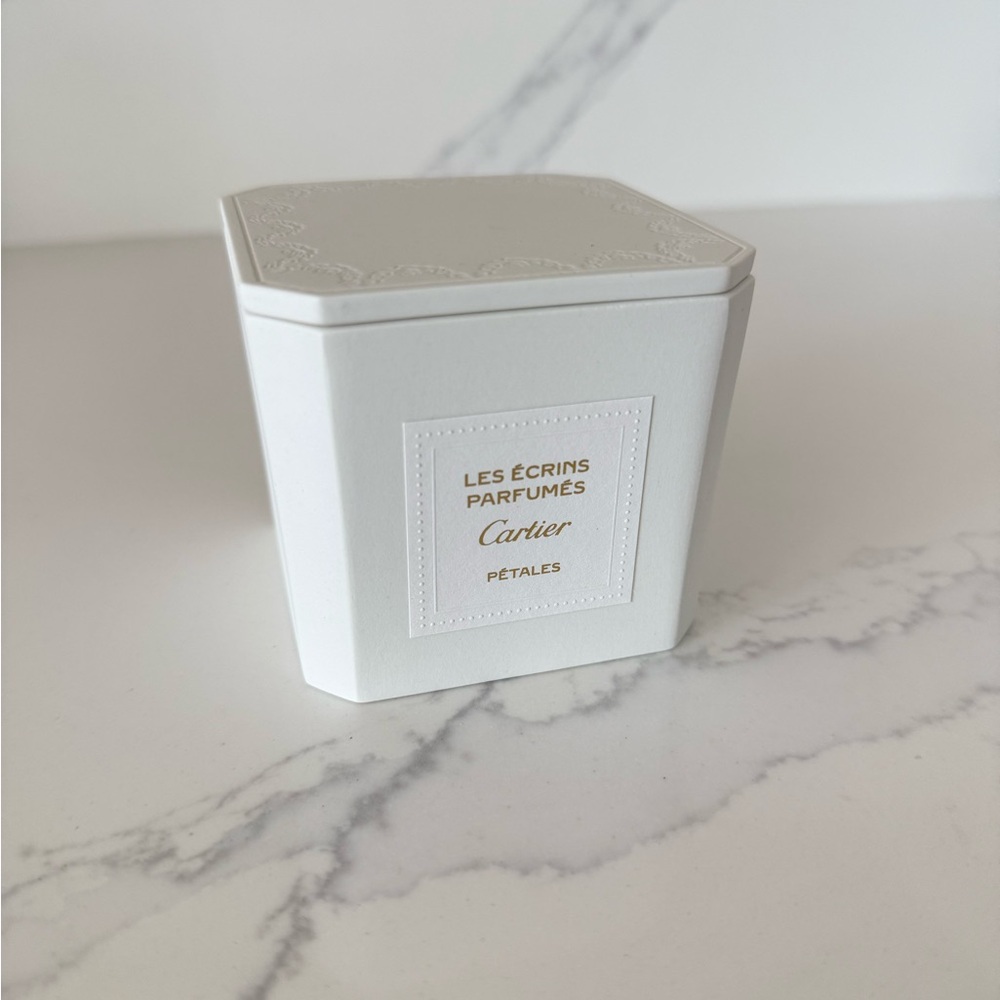 Cartier White Candle in Petals πΈπ©· - Picture 9 of 15